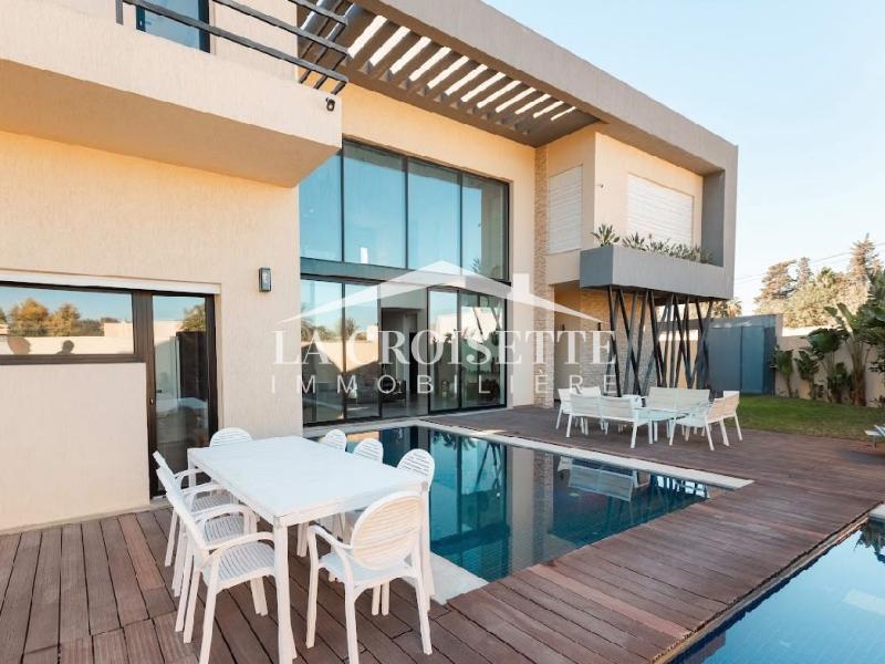 Villa S+4 avec piscine à La Soukra